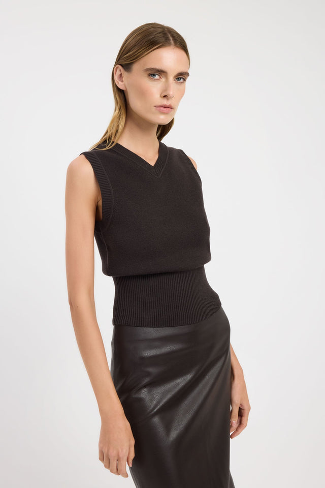 Crafted with the Dalton Vee Tank womens singlets featuring fitted silhouette and v-neck in black side